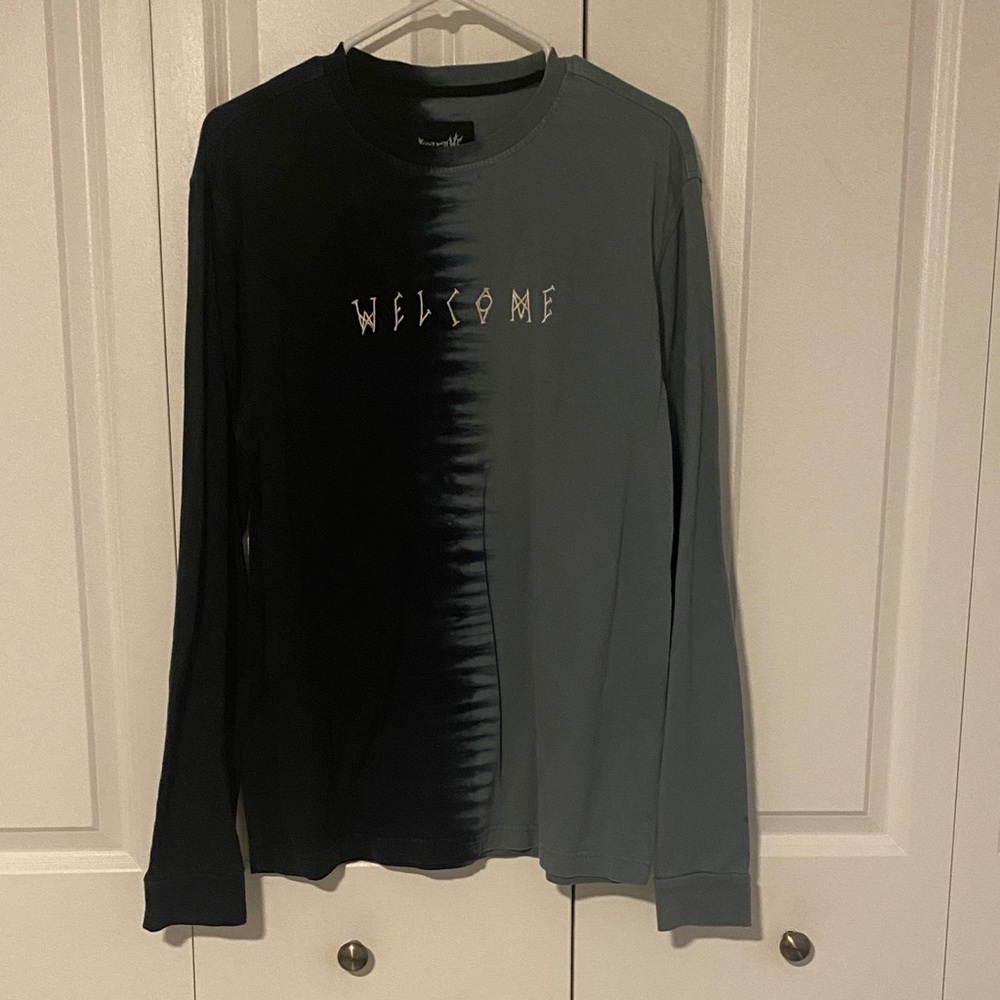 Welcome Graphic Long Sleeve Shirt